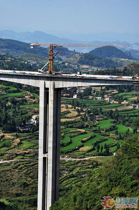 安博电子（中国）塔机参与贵州仁赤高速项目施工